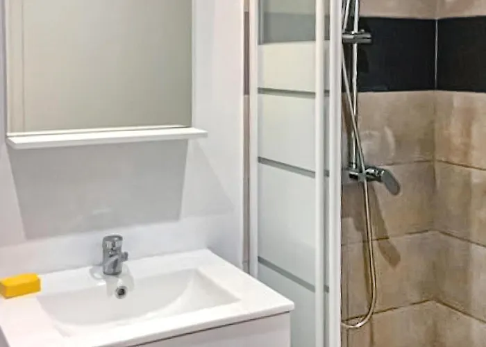 1 Bedroom Lovely In Apartment La Rochelle (Charente-Maritime)